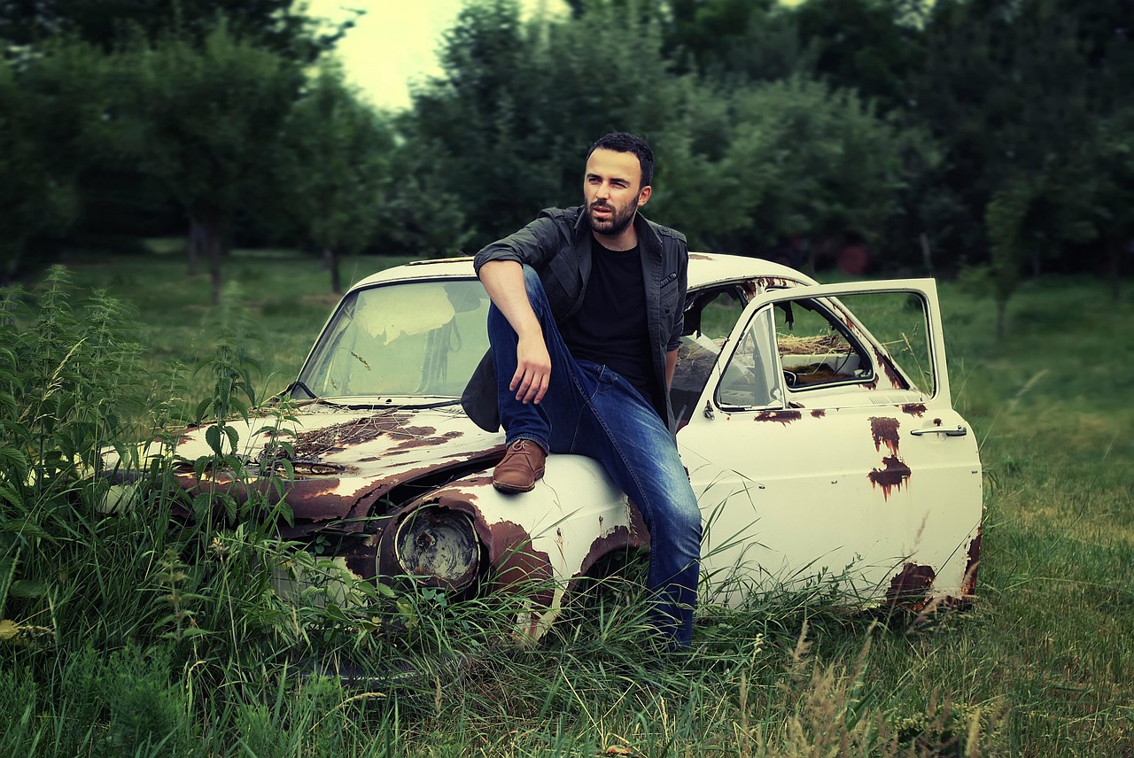 entdecken sie vintage fashion: stilvolle mode aus vergangenen jahrzehnten. inspirierende outfits, zeitlose klassiker und einzigartige accessoires für einen individuellen look.
