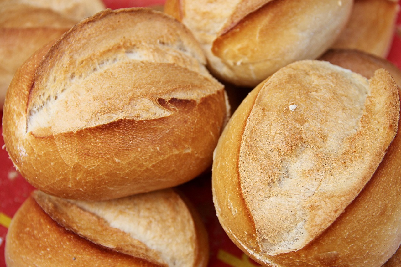 entdecken sie alles rund um brot: rezepte, backtipps und fakten über verschiedene brotsorten. lernen sie, wie sie zu hause köstliches brot selber backen können!