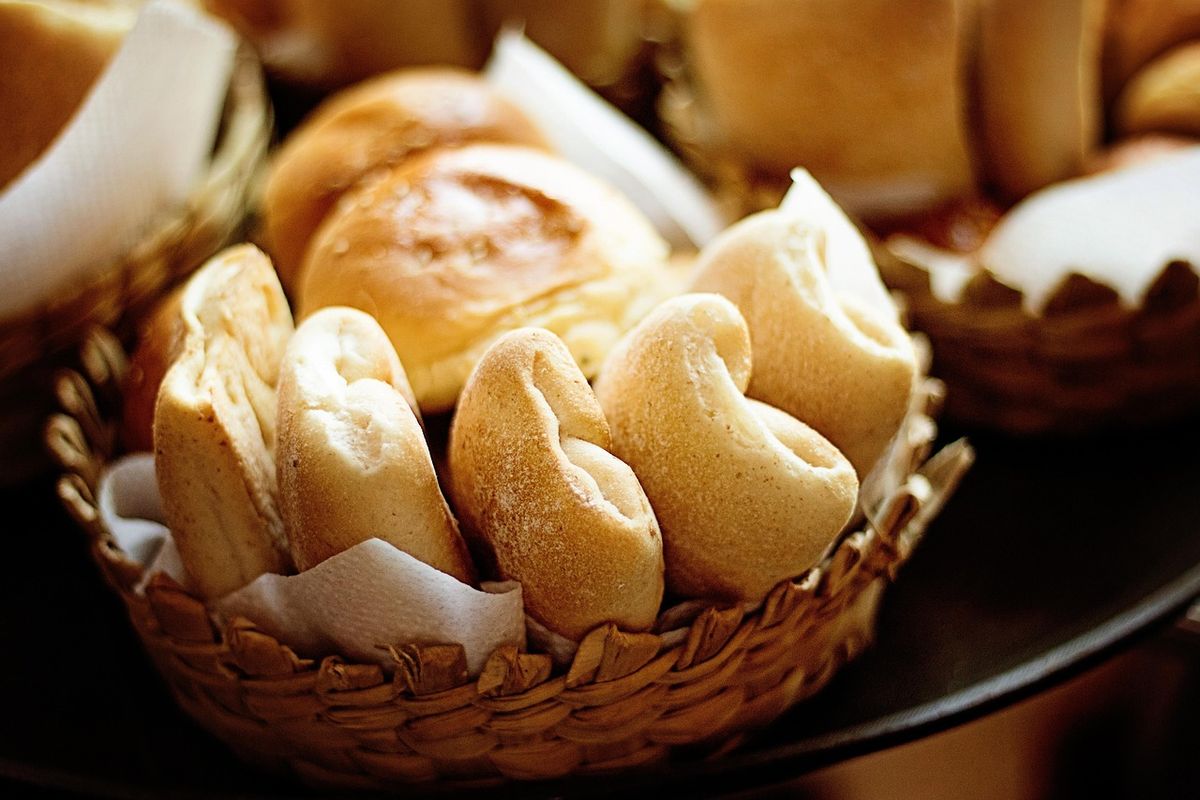 Wie gelingt selbstgemachtes Brot ohne Knetmaschine?